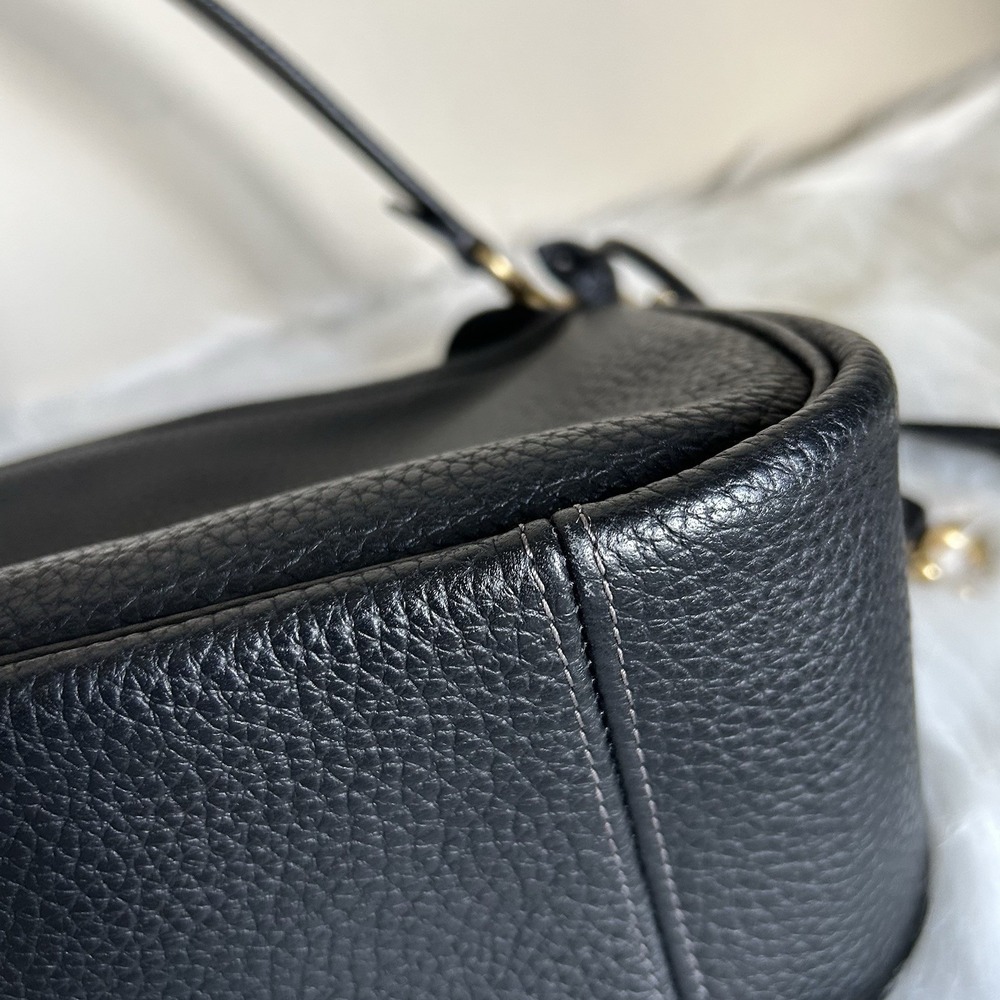 Coach Carry Black Pebbled Leather Shoulder Bag Good - Picture 6 of 13